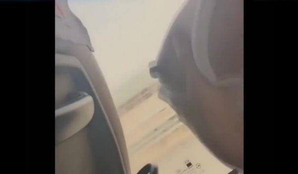情慾游览车！大奶妹发骚在车上脱衣自摸！挑逗性感黑