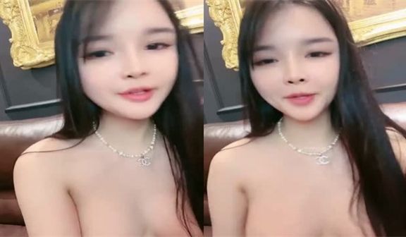 高跟黑丝肥臀巨乳骚货主动扣穴挑逗眼镜小哥，激情抽