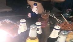 母女俩KTV约啪社会小哥,老妈40多岁风韵犹存,