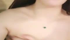 颜值不错微神直播大秀 身材丰满 激情自慰 十分诱