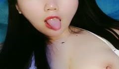 颜值不错深蹲只为坐上对的人自慰秀 奶子大骚穴水多