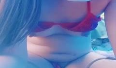 颜值不错户外小妖精直播大秀 户外激情自慰十分诱人