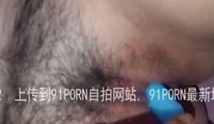 小骚货拿亲弟弟的笔自慰