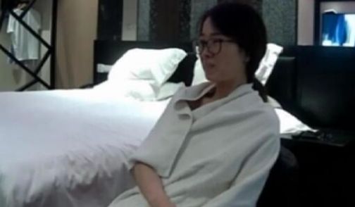 气质眼镜白领姐姐和小丁丁男同事宾馆激情这位哥鸡巴