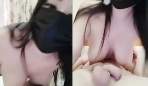 高清无码录制巨乳女神兔兔洗浴中心大厅揉奶勾引到个