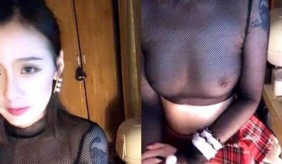 很久没播的美女主播萱宝宝情趣网衣短裙直播漏逼