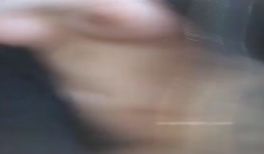 颜值不错的婴儿肥女大学生在宿舍玩直播一双大奶子下