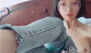 操了一个师范大学的眼镜小妹子真的很会玩