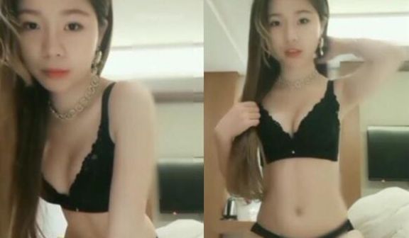 万众期待的超美的大学生御姐丑曦重出江湖大尺度录制
