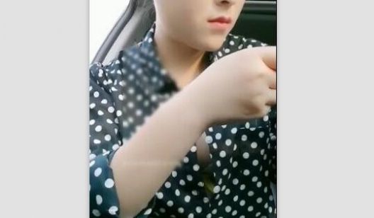 高颜值气质大胸美乳主播和司机网友开车到郊外直播