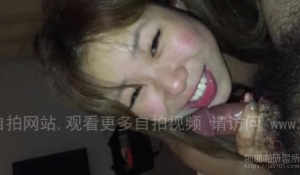 可爱女友就是那么爱吃鸡