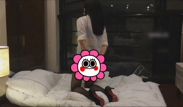 极品网红御姐VV姐最新：幸运粉丝P友上演QJ大作