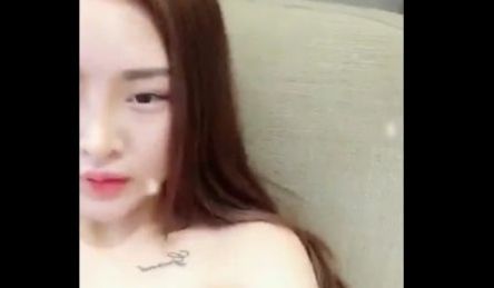 高颜值网红新人主播研宝宝酒店援交土豪啪啪自拍视频