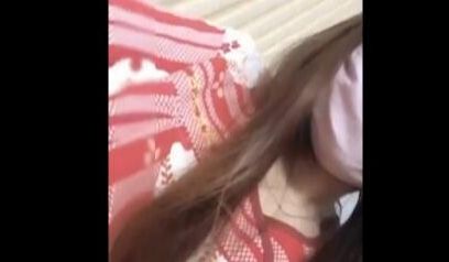 大胆美女主播潜入洗浴中心直播还偷拍了一些美女更衣