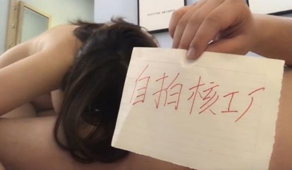 女同事爱骑马，我借她我的屌，让她骑到淫水直流