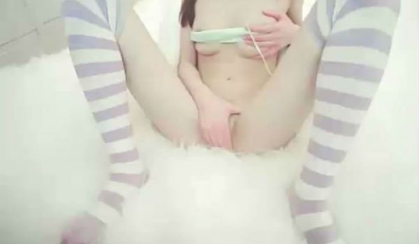 恋夜完美身材冷小落双马尾妹子大秀