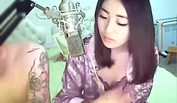 夫妻大秀恋夜高气质年轻漂亮冷傲女主播直播造爱