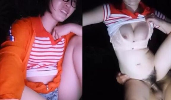 在东莞打工的眼镜少妇兼职主播晚上公园勾搭个出来找