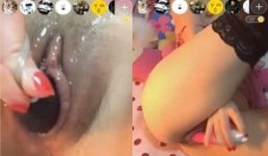 美鲍Yolo主播直播插穴狂喷水不定流