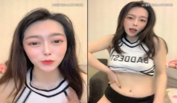 正妹一头长发卖弄风骚拿出按摩棒自慰无码视频流出
