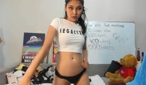 [欧美主播外流]活力美女主播穿着兴感运动服大胆表