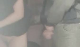 [精选直播!]变态正妹和两位阿伯在路边打野砲! 