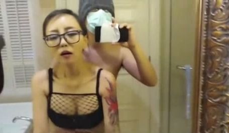 超美御姐直播自慰，带着珍珠内裤。喷的一地都是