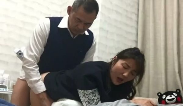 公公宝刀未老与岛国范儿媳偷情操炮无套后入不停怼操