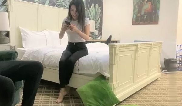约操美乳高颜值网红雪炫_多姿势抱着操_骑乘特会扭