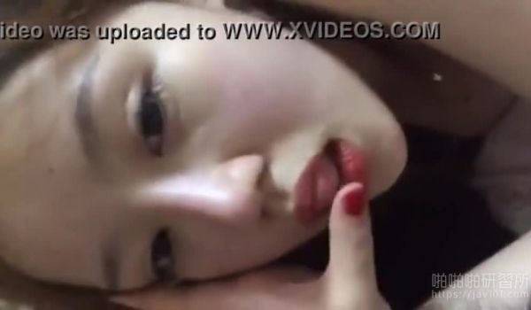 皮肤白配上雄伟爆乳的妹妹真的让人按耐不住!