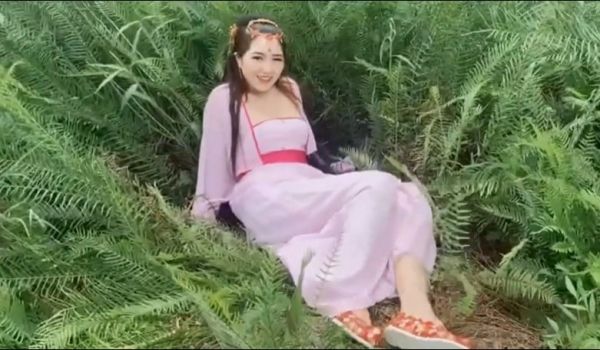 高颜值女神裸戏替身七旬老农女鬼诱惑 真实啪啪操粉
