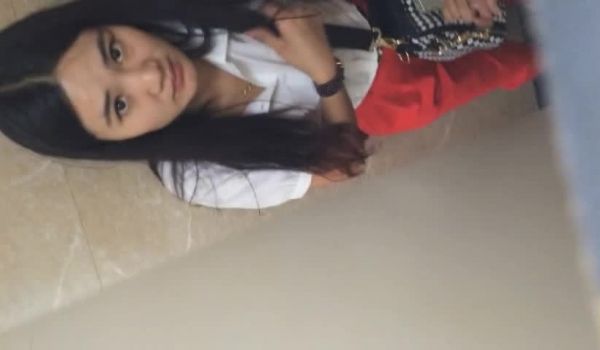 商场厕拍几位颜值不错的高跟丝袜美女嘘嘘 真美呀