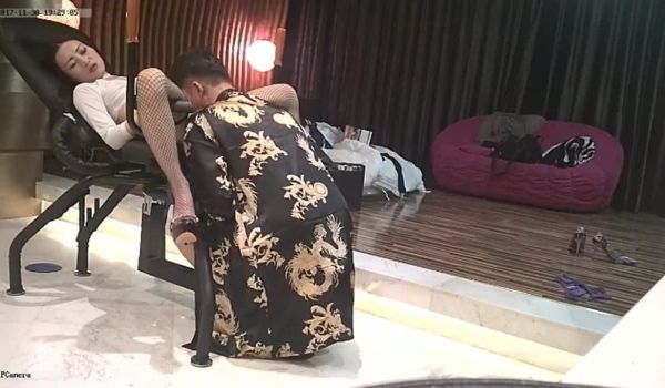 91富二代约哥自家豪宅约草个口活不错的会所小姐牛