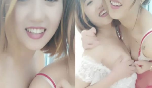 露脸姐妹花第一次玩直播还很新鲜笑的很舔 主动舔奶