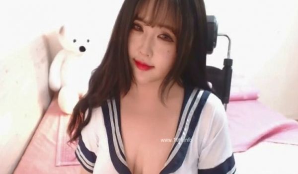 爆乳粉美少女自慰的淫水泛滥强烈推荐