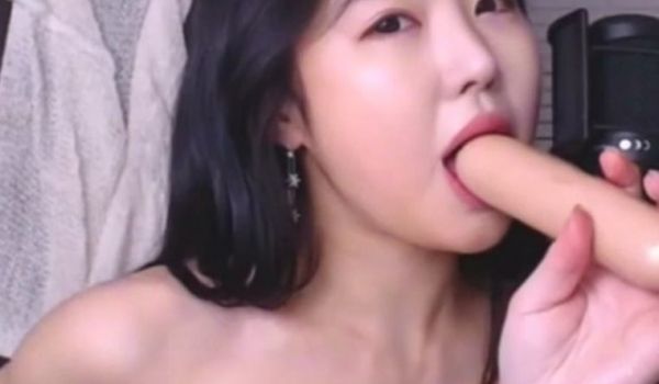 非常好看的大眼妹子，声音甜美情趣装，有点像范冰冰
