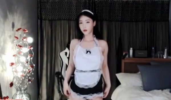 高颜质主播激情自爽~拿起棒棒直接往逼里塞~
