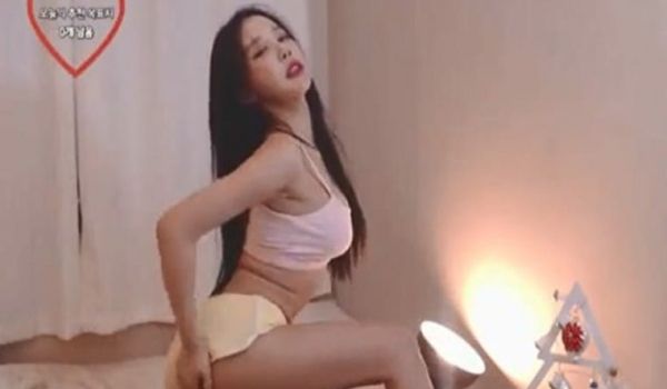 很火的极品尤物少女私人玩物制服道具自慰淫水四溢呻
