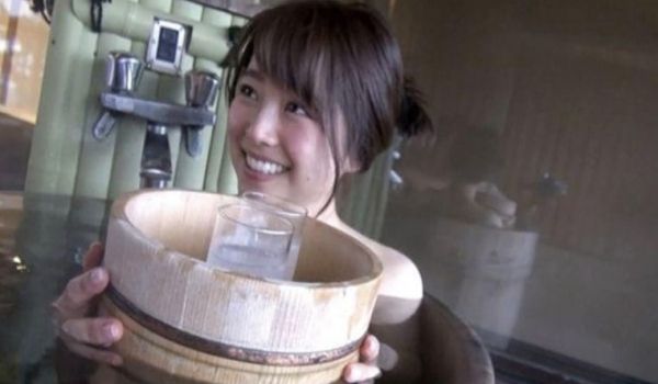 人妻温泉旅行「告白」