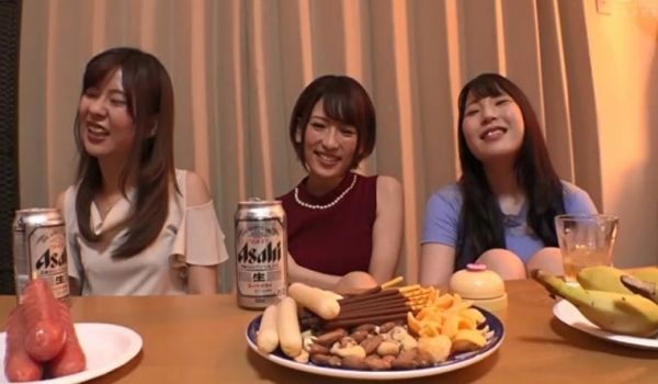 3位主妇一起下海！欲求不满若妻初次乱交SP！