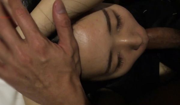 灌醉大学师妹带入酒店 摸够了用手打蝴蝶逼洪水泛滥