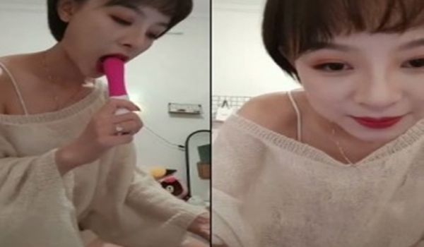 [中文主播外流]美乳粉逼少妇自慰秀掰开逼逼自摸按