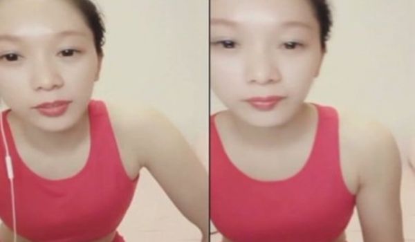 [中文主播外流] 气质瑜伽教练兼职女主播全裸洗澡