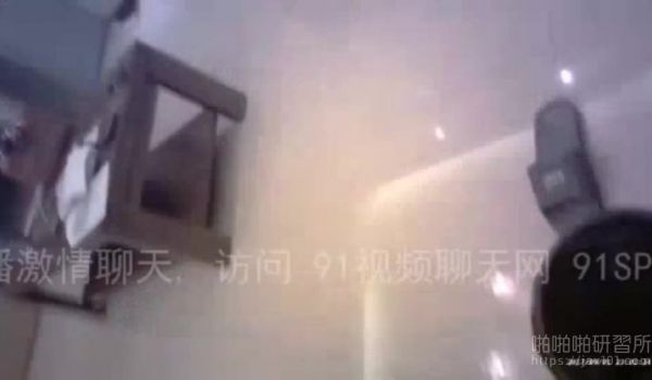无敌贱男！帮朋友勾引自己老婆还躲起来偷看 吸太多