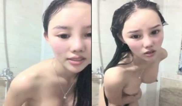 颜值不错爆乳美女健身教练厕所诱惑 跳蛋舔弄漏出奶
