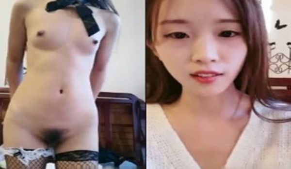高颜值苗条身材妹子扭动身体慢慢脱掉 黑色网袜床上