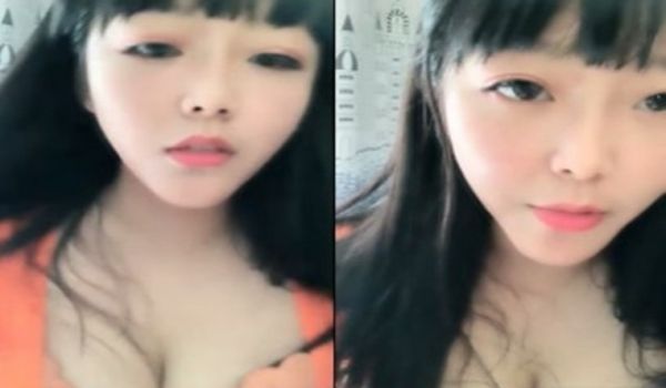 颜值不错长相甜美妹子道具自慰 近距离特写按摩器震