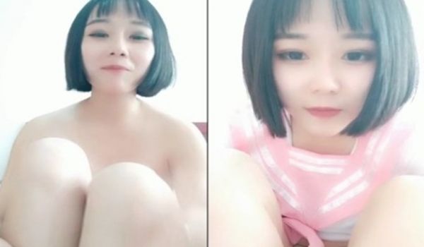 为了冲高人气在镜头前自慰抠穴抬腿开鲍性感淫叫声真
