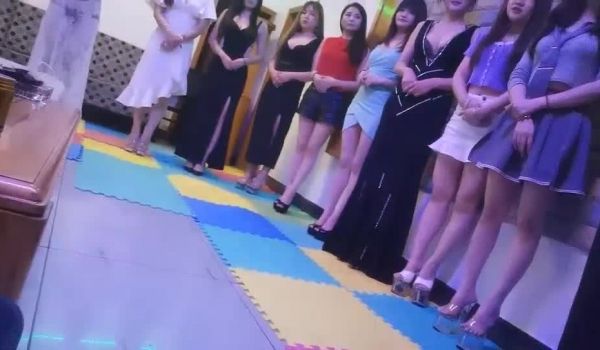 你的老表05-15会所选妃直播