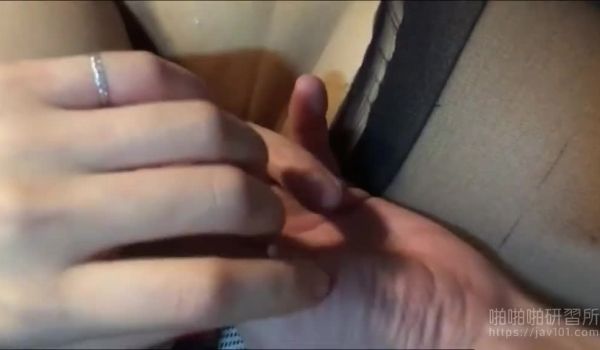 黑丝女大生沉迷肉慾给无套内射